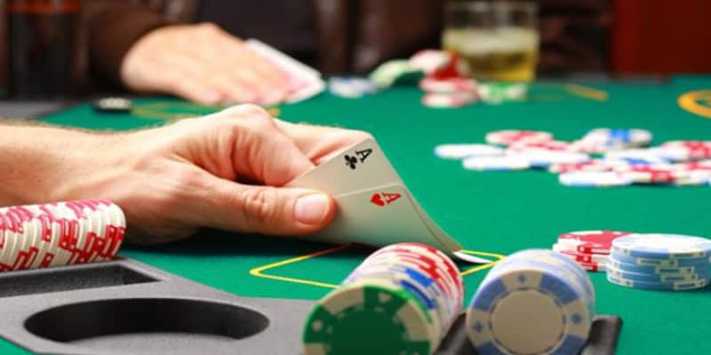 Bí Kíp Chơi Poker Đỉnh Cao - Thắng Lớn Tại 999Bet 2 Chiến thuật chia tiền cược khi chơi poker mang đến tiền thưởng khổng lồ